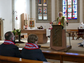 Heilige Messe mit karnevalistischem Ambiente (Foto: Karl-Franz Thiede)